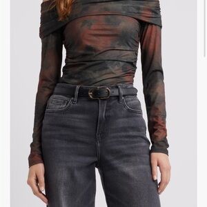 OPEN EDIT -Shoulder Top